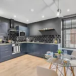 Seven Space Nadler Apartments