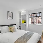 Seven Space Nadler Apartments